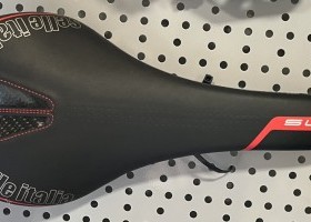 Sedlo Selle Italia SLR Carbon Red